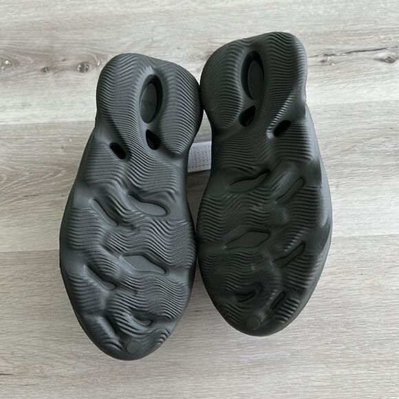 adidas Yeezy Foam RNR Carbon 13 NWT IN BOX - Picture 12 of 12